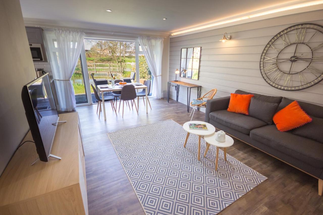 The Lakes Rookley Eksteriør bilde A staged living room